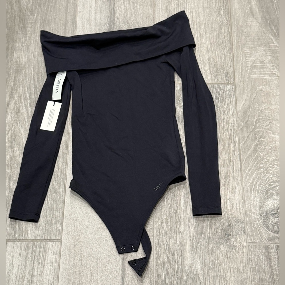 NWT ARITZIA  black Off-Shoulder Long Sleeve Bodysuit- XXS
